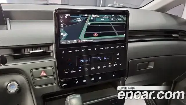 Hyundai Staria 2021 — ფოტო 16/20