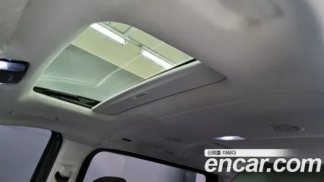 Hyundai Staria 2021 — ფოტო 2/20