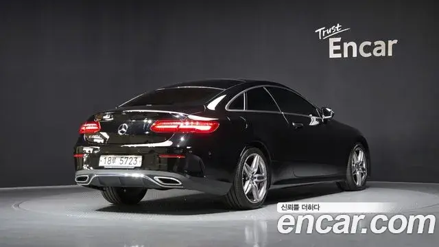 Mercedes-Benz E-Class 2019 — Photo 5/20