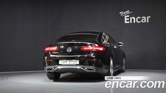Mercedes-Benz E-Class 2019 — Photo 12/20