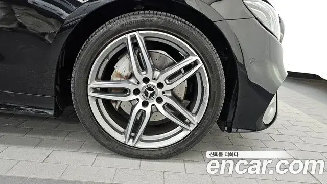 Mercedes-Benz E-Class 2019 — Photo 14/20