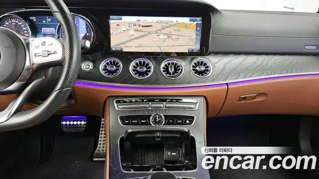 Mercedes-Benz E-Class 2019 — Photo 13/20