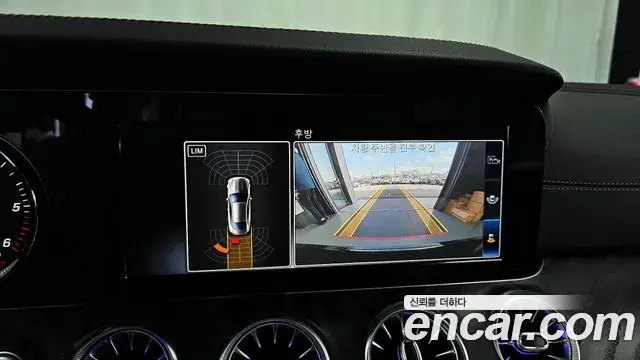 Mercedes-Benz E-Class 2019 — Photo 8/20