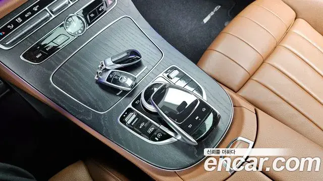 Mercedes-Benz E-Class 2019 — Photo 20/20
