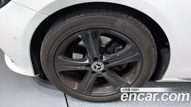 Mercedes-Benz E-Class 2018 — Şəkil 8/20