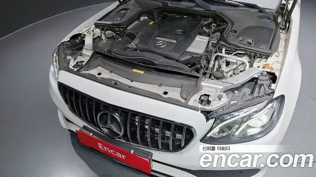 Mercedes-Benz E-Class 2018 — Şəkil 19/20