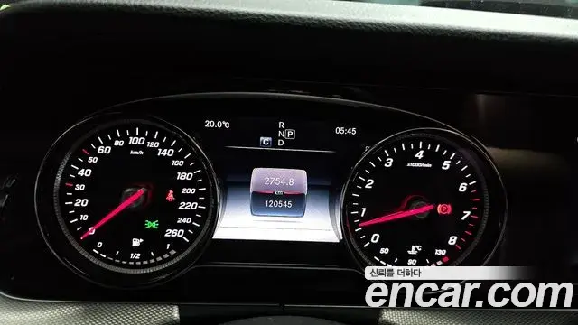 Mercedes-Benz E-Class 2018 — Şəkil 10/20