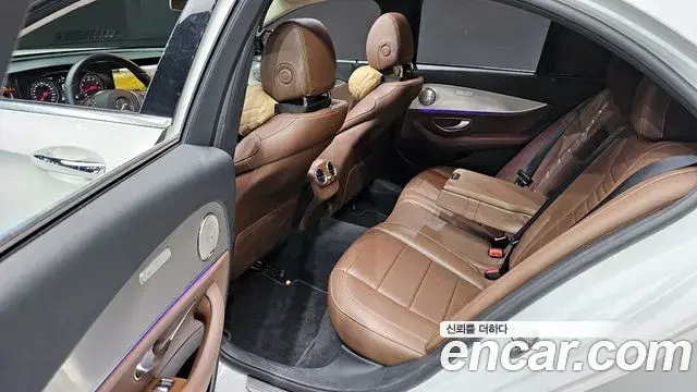 Mercedes-Benz E-Class 2018 — Şəkil 12/20