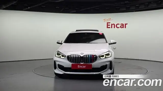 BMW 1 Series 2023 — Şəkil 11/20
