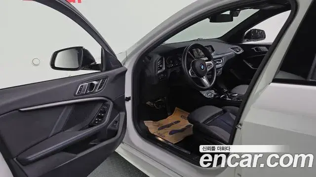 BMW 1 Series 2023 — Şəkil 12/20