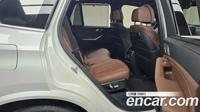 BMW X5 2023 — ფოტო 8/20