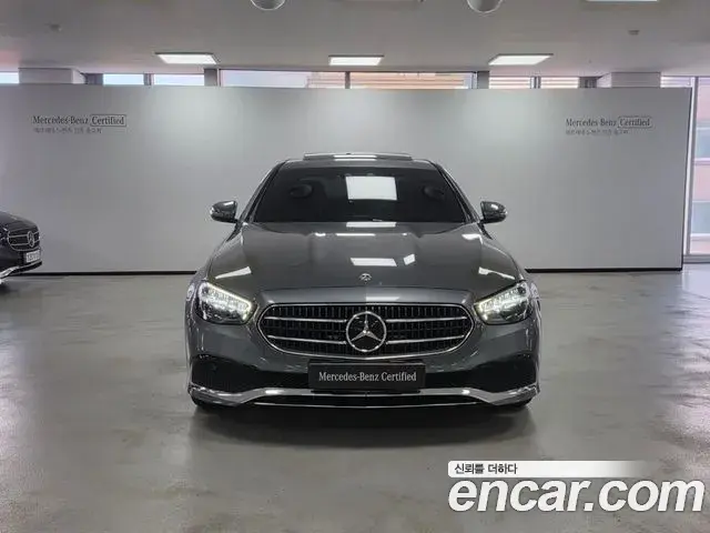 Mercedes-Benz E-Class 2020 — Photo 8/17