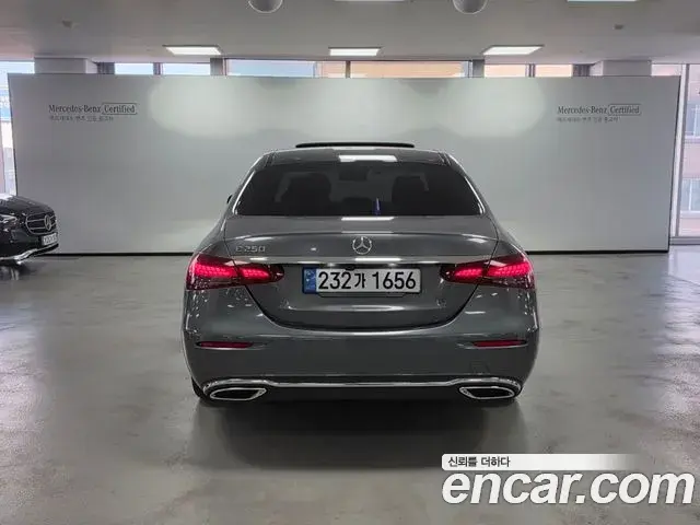 Mercedes-Benz E-Class 2020 — Photo 10/17