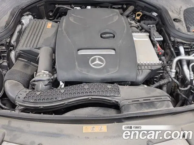 Mercedes-Benz E-Class 2020 — Photo 1/17