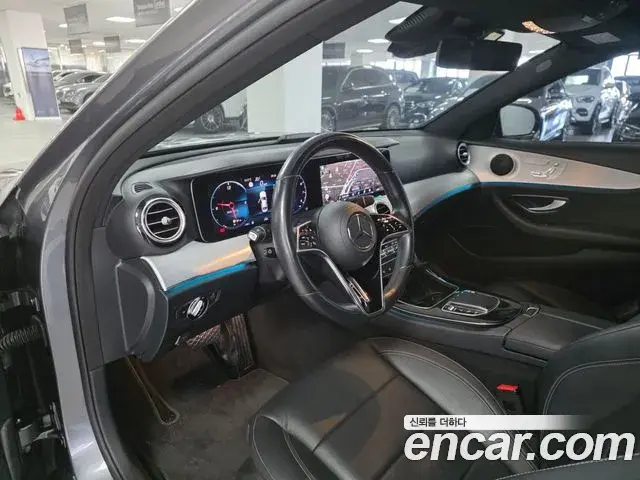 Mercedes-Benz E-Class 2020 — Photo 9/17