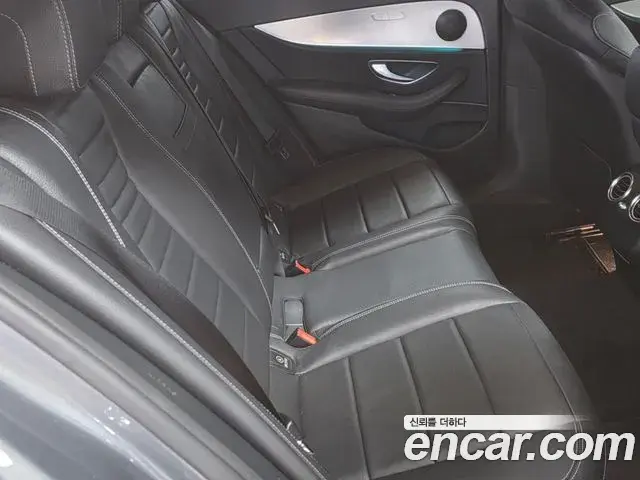 Mercedes-Benz E-Class 2020 — Photo 6/17