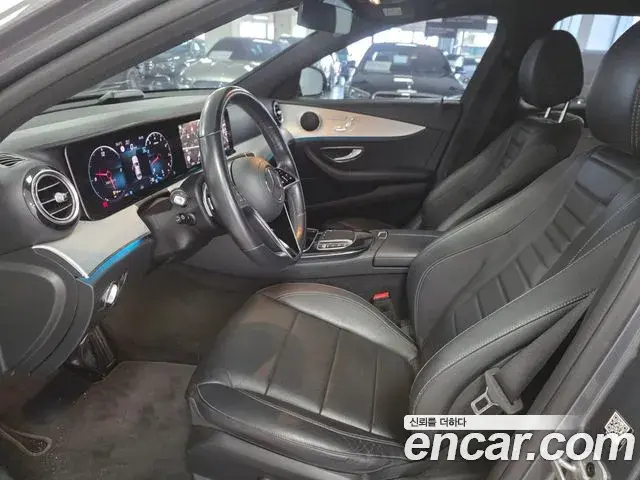 Mercedes-Benz E-Class 2020 — Photo 17/17