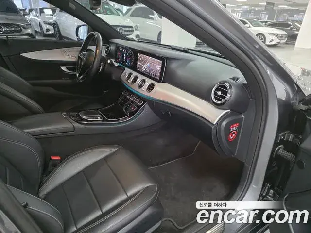 Mercedes-Benz E-Class 2020 — Photo 16/17