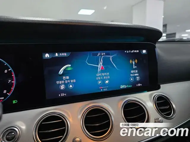 Mercedes-Benz E-Class 2020 — Photo 4/17