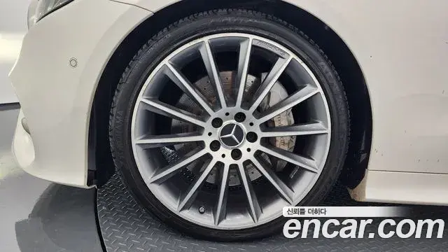 Mercedes-Benz E-Class 2019 — ფოტო 4/20