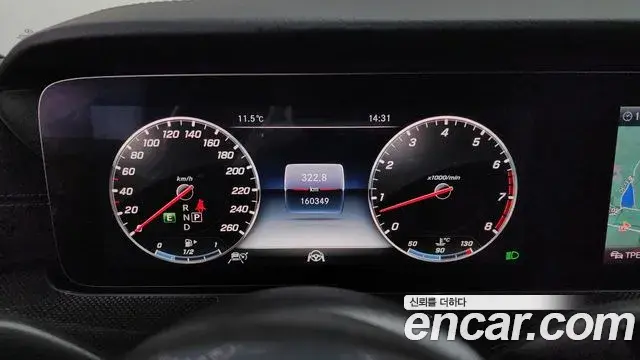 Mercedes-Benz E-Class 2019 — ფოტო 15/20