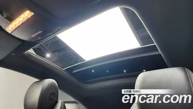 Mercedes-Benz E-Class 2019 — ფოტო 18/20