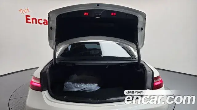 Mercedes-Benz E-Class 2019 — ფოტო 5/20