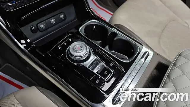 Kia Carnival 2020 — ფოტო 11/20