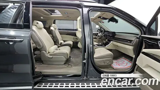 Kia Carnival 2020 — ფოტო 18/20