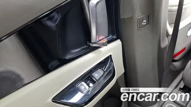 Kia Carnival 2020 — ფოტო 17/20