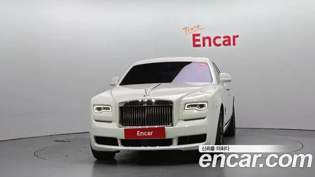 Rolls-Royce Ghost 2020 — ფოტო 8/20