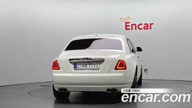 Rolls-Royce Ghost 2020 — ფოტო 16/20