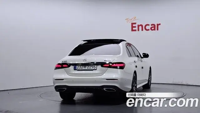 Mercedes-Benz E-Class 2023 — Şəkil 8/20