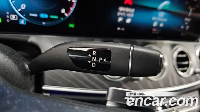 Mercedes-Benz E-Class 2023 — Şəkil 17/20