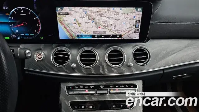 Mercedes-Benz E-Class 2023 — Şəkil 18/20