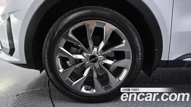 Kia Sorento 2022 — ფოტო 17/20