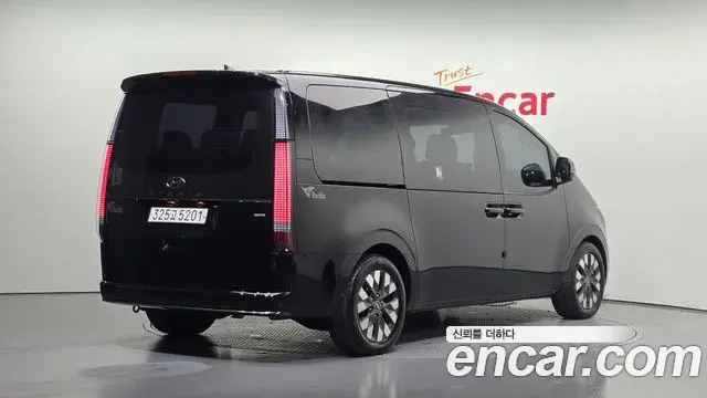 Hyundai Staria 2023 — ფოტო 19/20