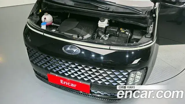 Hyundai Staria 2023 — ფოტო 15/20