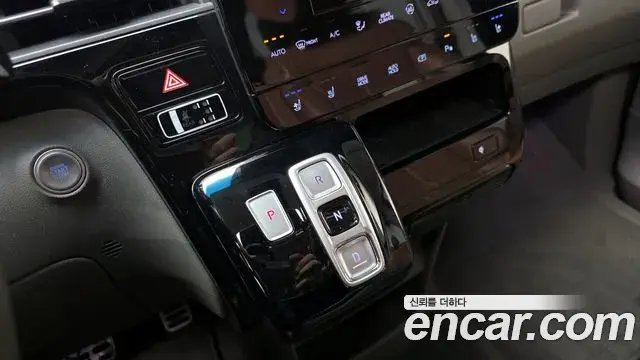 Hyundai Staria 2023 — ფოტო 9/20