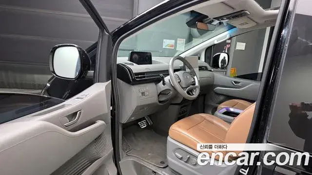 Hyundai Staria 2023 — ფოტო 2/20