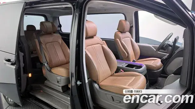 Hyundai Staria 2023 — ფოტო 4/20