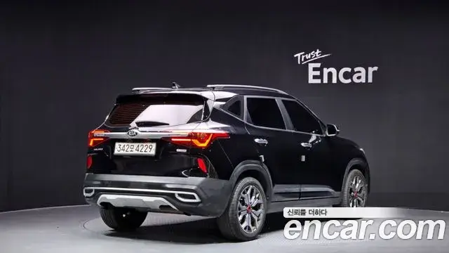 Kia Seltos 2020 — Photo 2/20