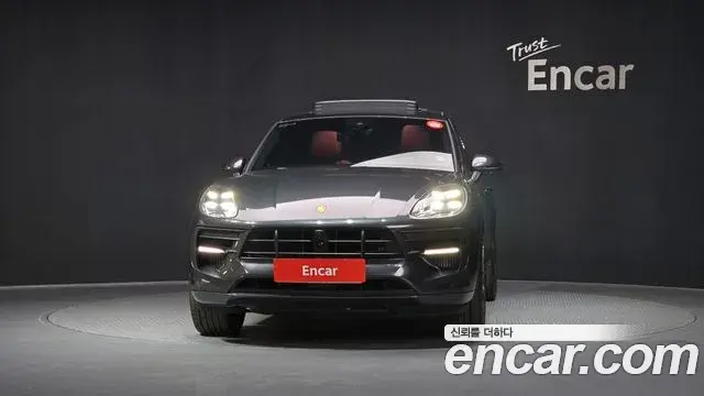 Porsche Macan 2021 — Photo 19/20