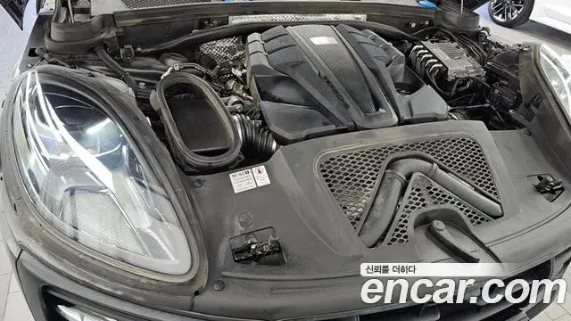 Porsche Macan 2021 — Photo 13/20
