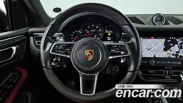 Porsche Macan 2021 — Photo 10/20