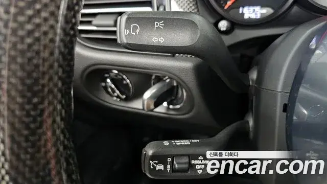 Porsche Macan 2021 — Photo 6/20