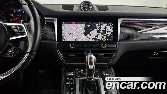 Porsche Macan 2021 — Photo 8/20
