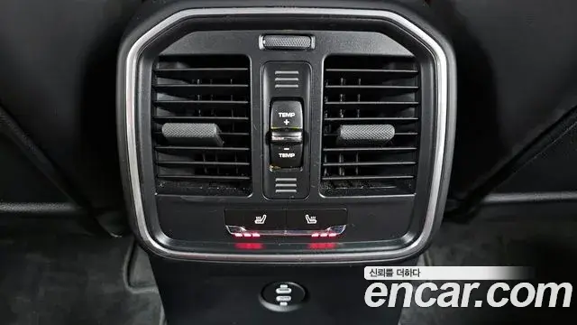 Porsche Macan 2021 — Photo 11/20