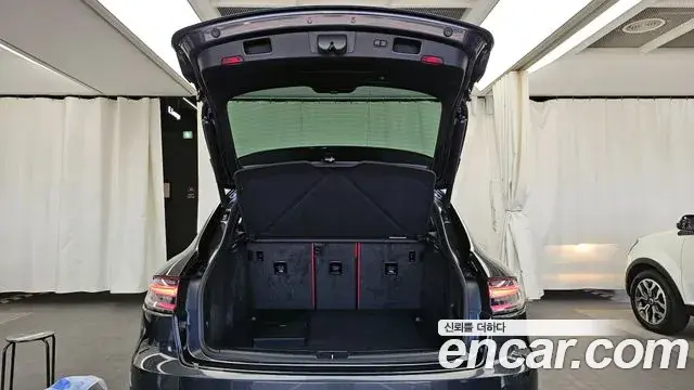 Porsche Macan 2021 — Photo 18/20