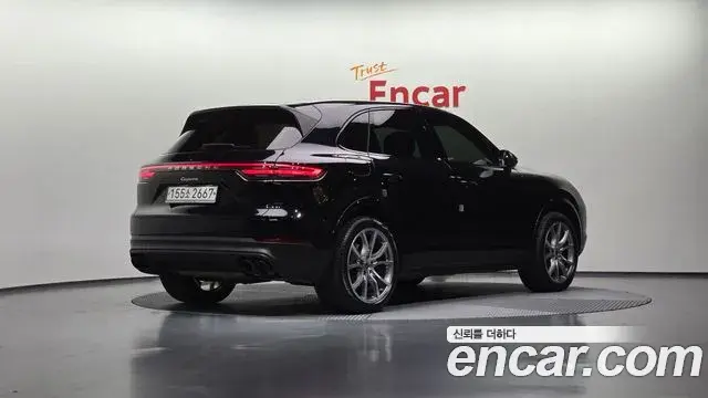 Porsche Cayenne 2020 — ფოტო 10/20